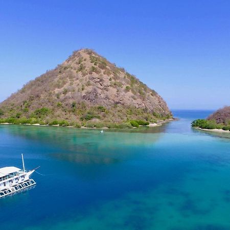 Le Pirate Boatel - Floating Hotel Лабуан-Баджо Екстер'єр фото